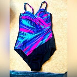 Women’s plus size one piece swimsuit  size xl(14), like new condition